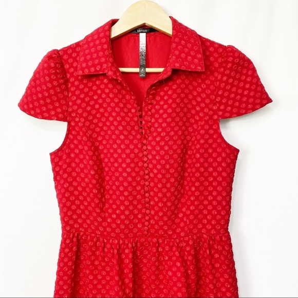 Kensie-True Red textured cap sleeve collared shift dress SM - Picture 2 of 8